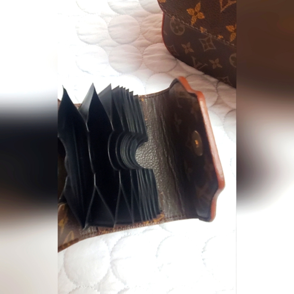 LV crossbody and small wallet - Picture 10 of 12